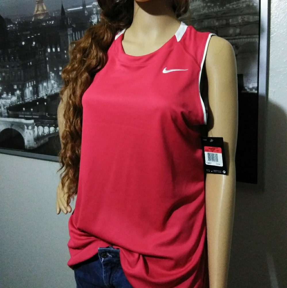 SOLD NWT. Nike sports Top, Large.